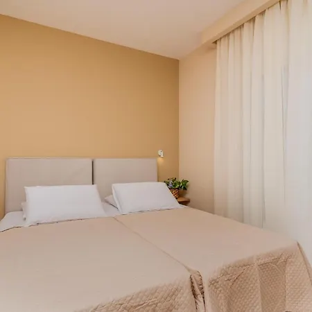 Spartakos Luxury 1 *